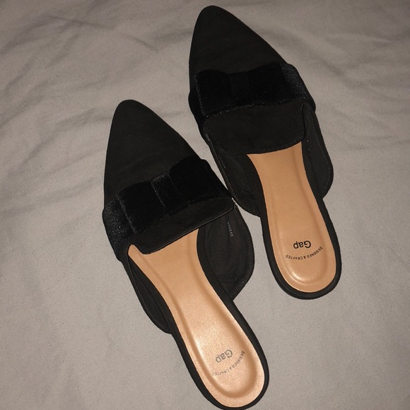 gap black mules
